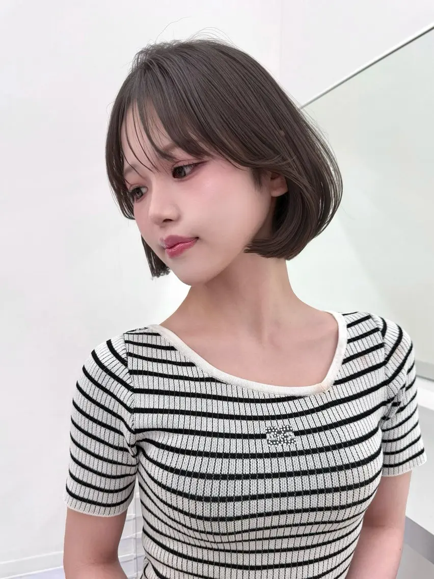 ミディアム ボブ 顔周りカット 韓国風ヘア レイヤーカット 小顔カット カット ヘアカラー トリートメント りく/ハイトーン/髪 質改善/ブリーチ縮毛のヘアスタイル