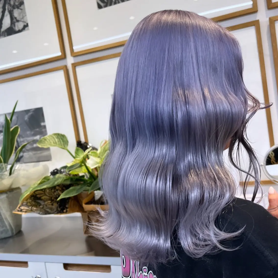 ミディアム カラー ブリーチ ブルーカラー ブルーラベンダー ハイトーンカラー ラベンダーカラー ヘアカラー トリートメント ヘッドスパ ヘアセット カジュアルを女っぽく 𝗮𝘆𝗮𝗰𝗼のヘアスタイル