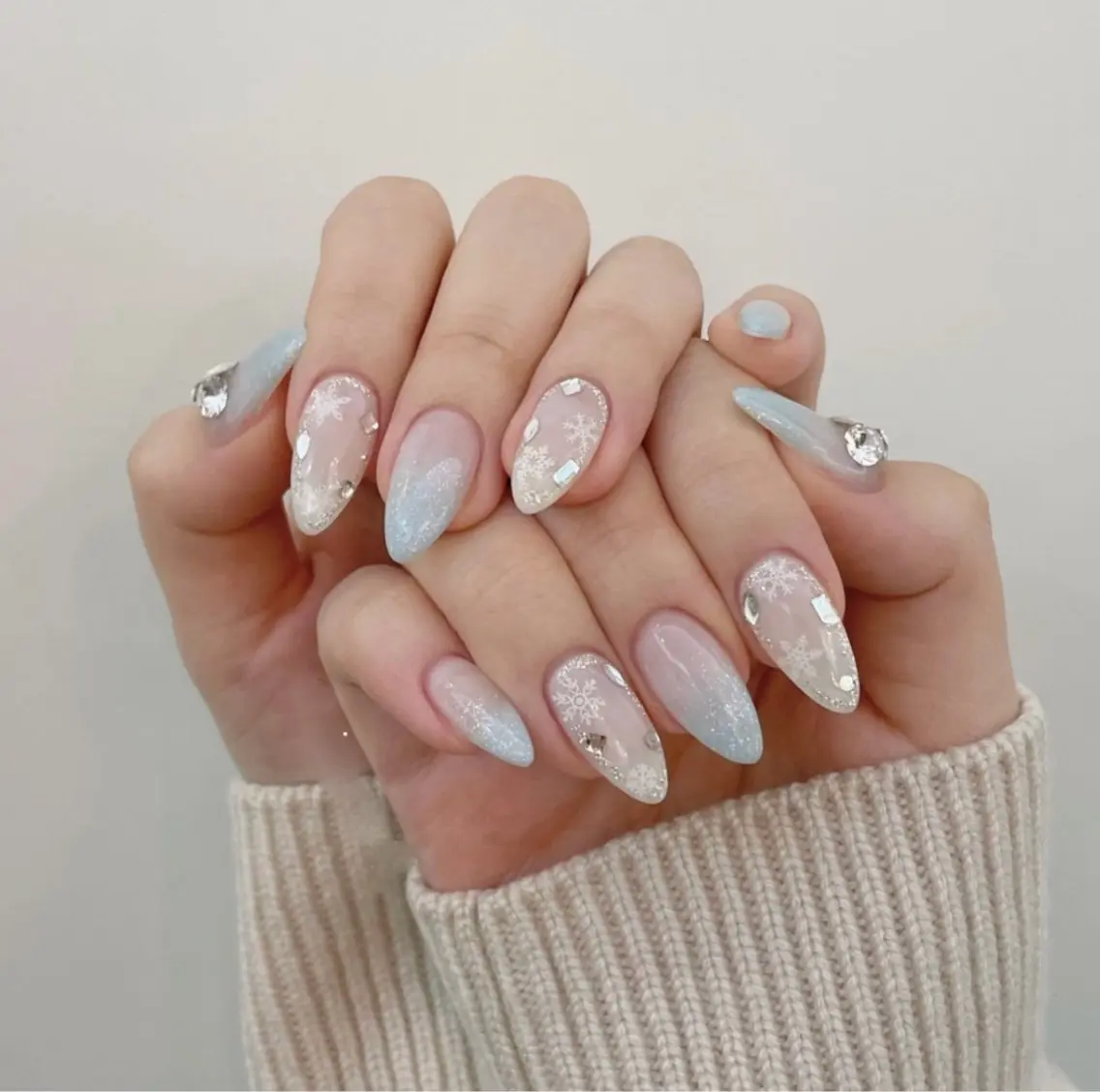 ネイル アートネイル ボルドー フレンチネイル ジェルネイル 氷ネイル・うるうるネイル ハンドネイル Julie NailSalonのネイルデザイン
