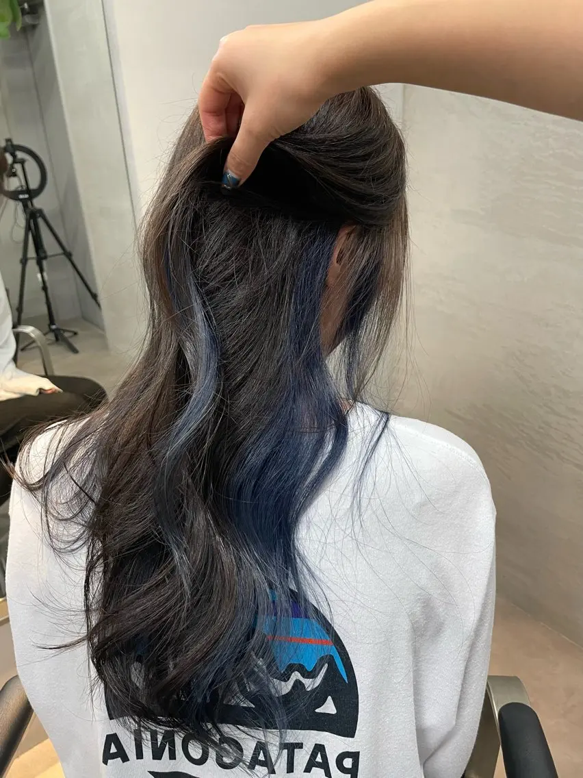 インナーカラー(ブリーチ+全体カラー込)+うる艶トリートメント🌷の写真