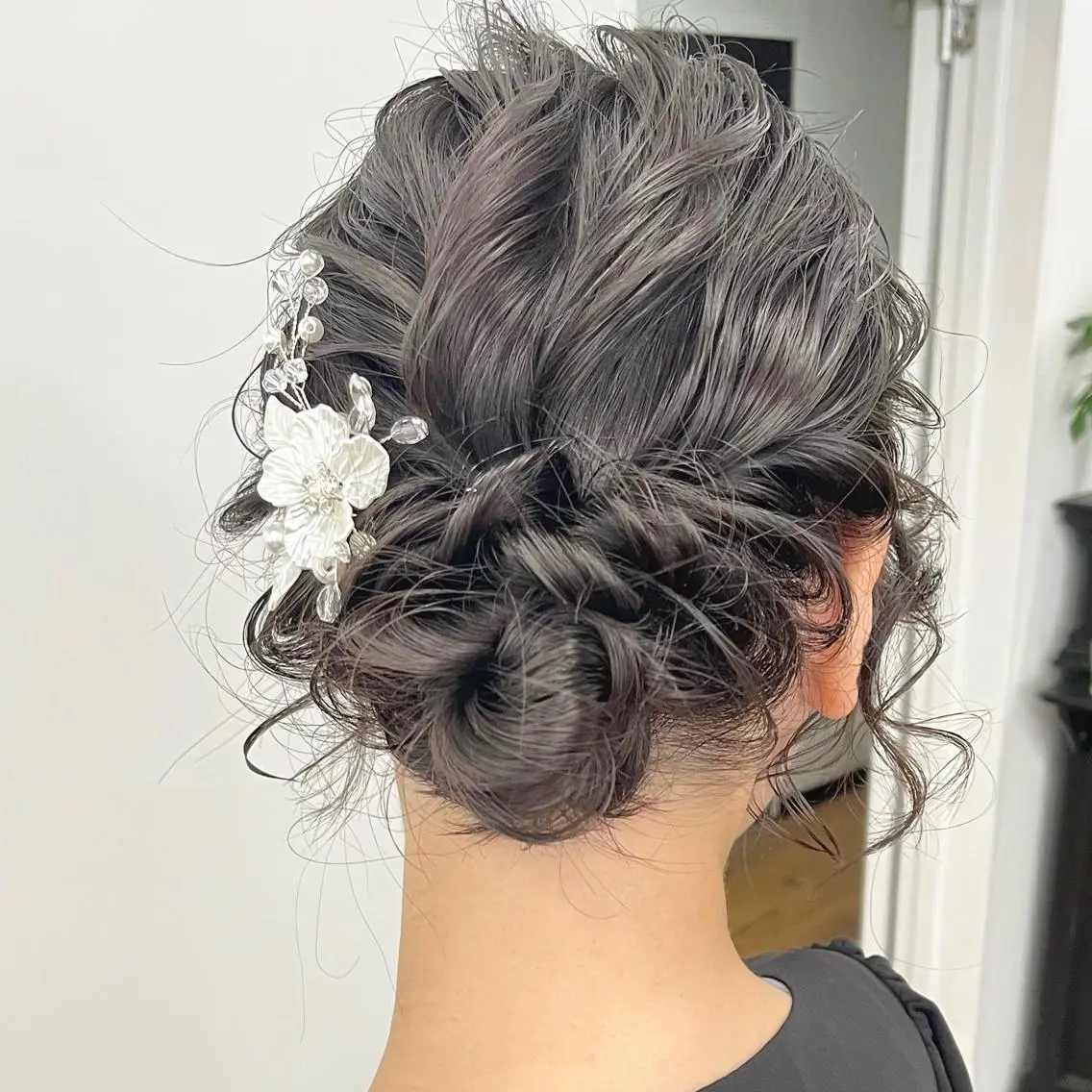 ミディアム カラー ヘアアレンジ ネイル 成人式 結婚式・ブライダル 成人式 ブライダルネイル No1韓国風レイヤー &カチモリ✨ /サキのヘアスタイル