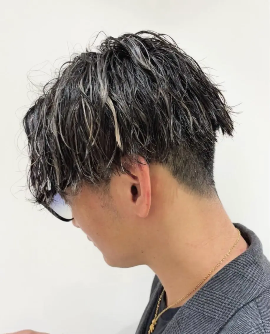 カラー パーマ メンズ メンズブリーチ メンズハイライト メンズ韓国風 メンズメッシュ メンズパーマ カット パーマ ユージ ✂︎ カット／パーマ特化のヘアスタイル