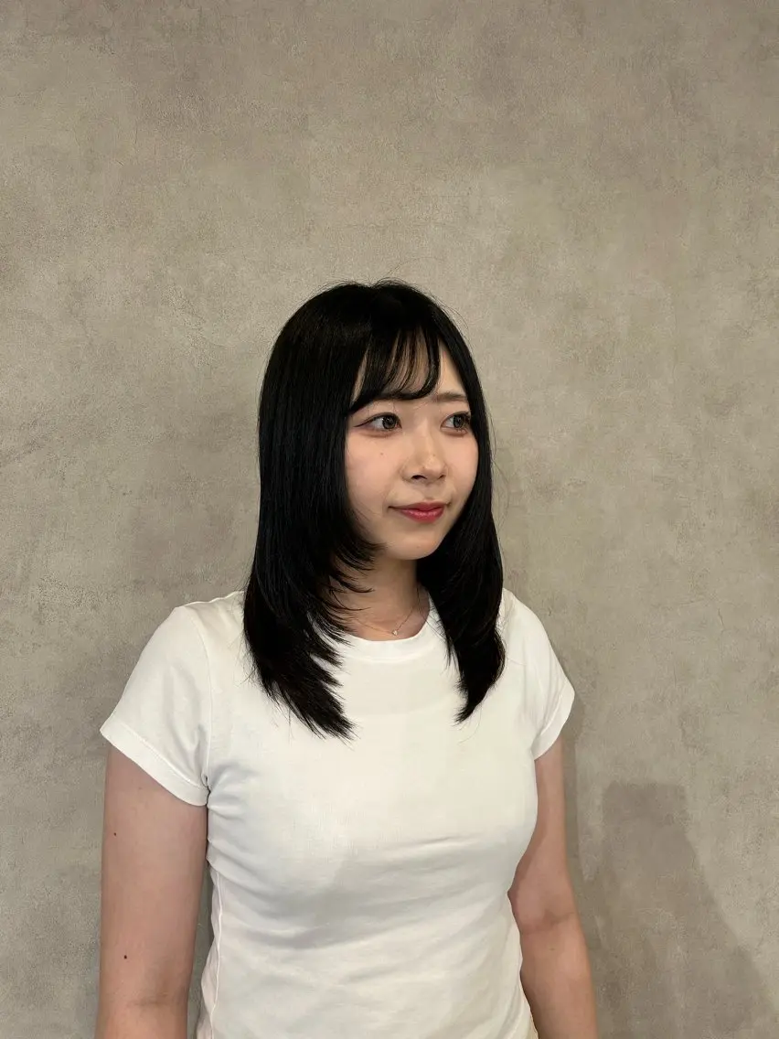 ミディアム レイヤーカット 石原 侑季のヘアスタイル