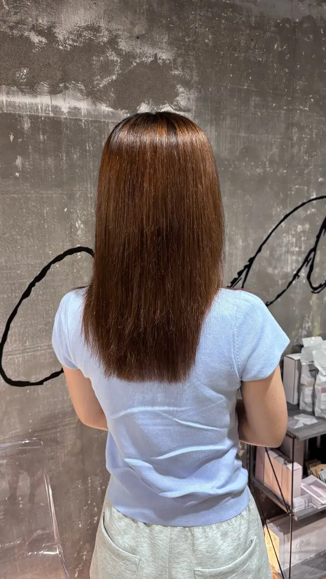 セミロング 縮毛矯正 𝐇𝐈𝐑𝐀 𝐘𝐀𝐌𝐀のヘアスタイル