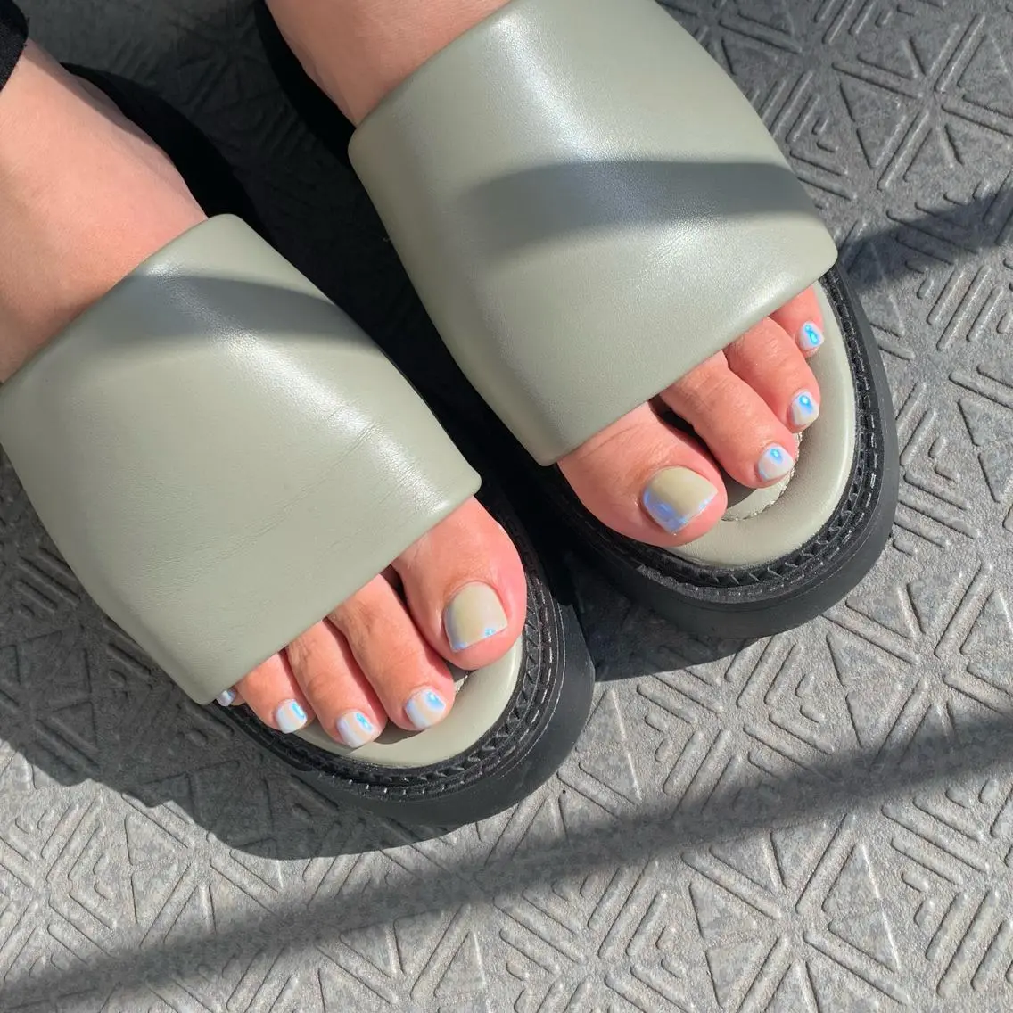 ネイル マグネットネイル ミラーネイル フットネイル Nailsalon Fave/Rinaのネイルデザイン