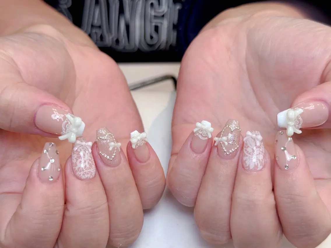 ネイル チークネイル ドット フレンチネイル グラデーション 韓国ネイル ハンドネイル Lisa Nail Salonのネイルデザイン