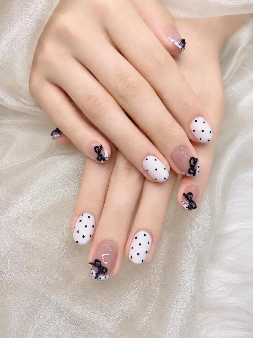 ネイル ドット フレンチネイル リボン ハンドネイル Gold Nail 千葉/風香のネイルデザイン