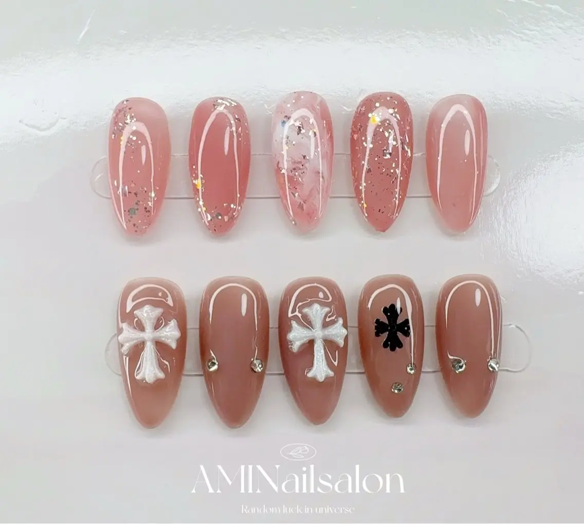 ミディアム ハンドネイル AMI Nailsalonのネイルデザイン