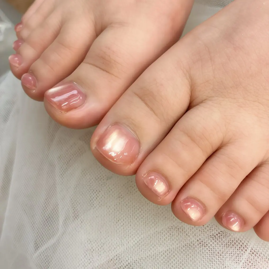 ネイル フットネイル マグネットネイル ニュアンスネイル シンプルネイル ブライダルネイル フットネイル momoka. /期間限定モデル募集のネイルデザイン