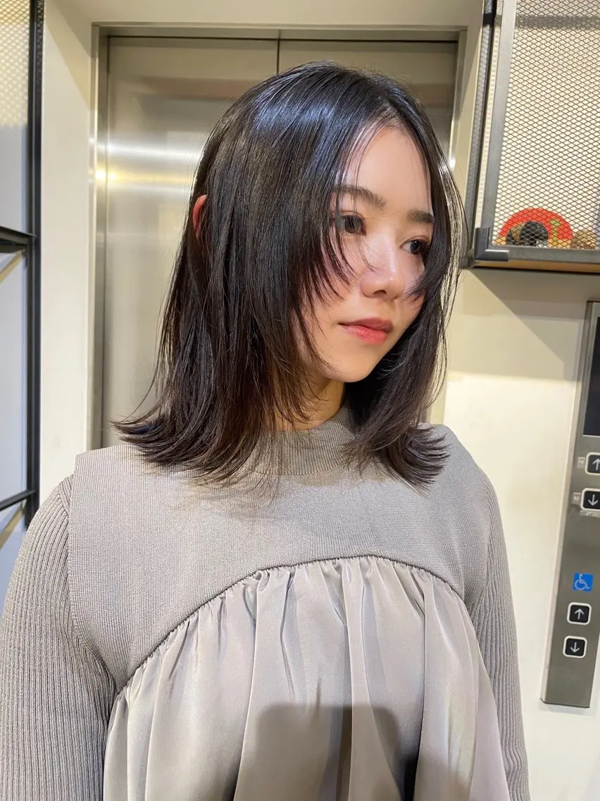 ミディアム 顔周りカット レイヤーカット risa 。のヘアスタイル