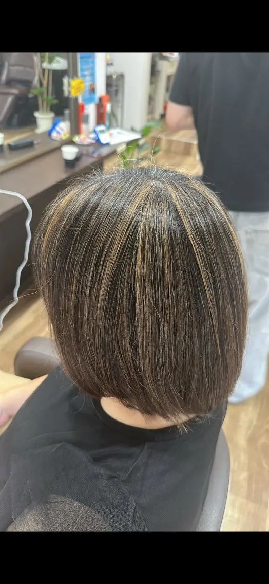 ショート ハイライト ヘアカラー 森 音遠のヘアスタイル