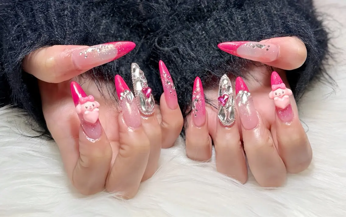 ネイル オーロラネイル チークネイル フットネイル フレンチネイル ジェルネイル ハンドネイル Havi Nailsのネイルデザイン