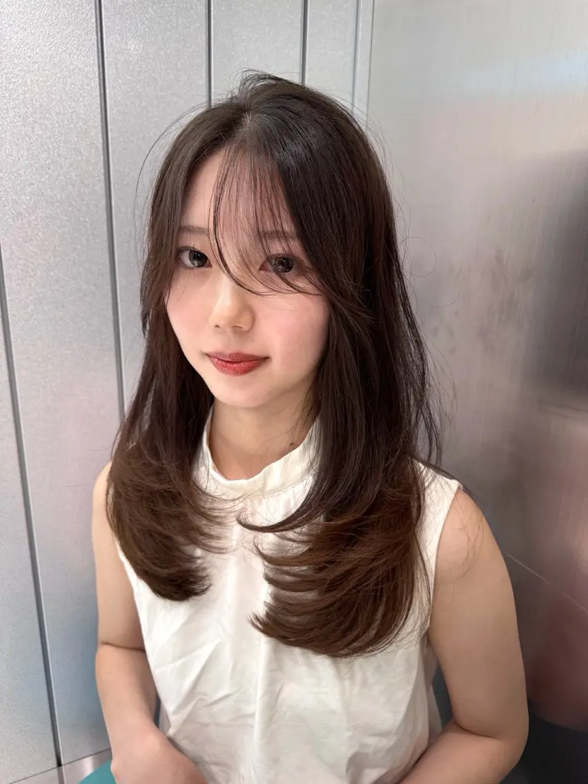 セミロング レイヤーカット カット ヘアカラー トリートメント 透明感カラー 韓国ヘア本郷のヘアスタイル
