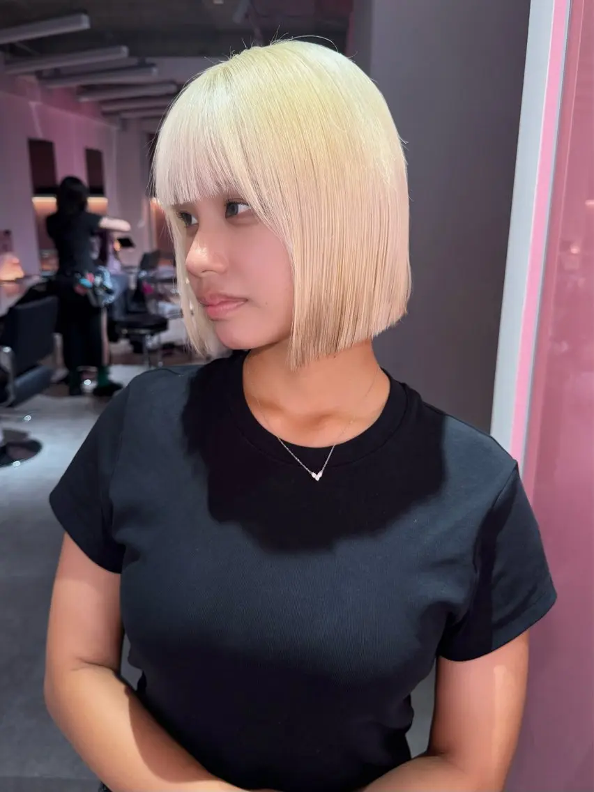 ショート 前下がりボブ ボブ ブリーチカラー /MAHIROのヘアスタイル