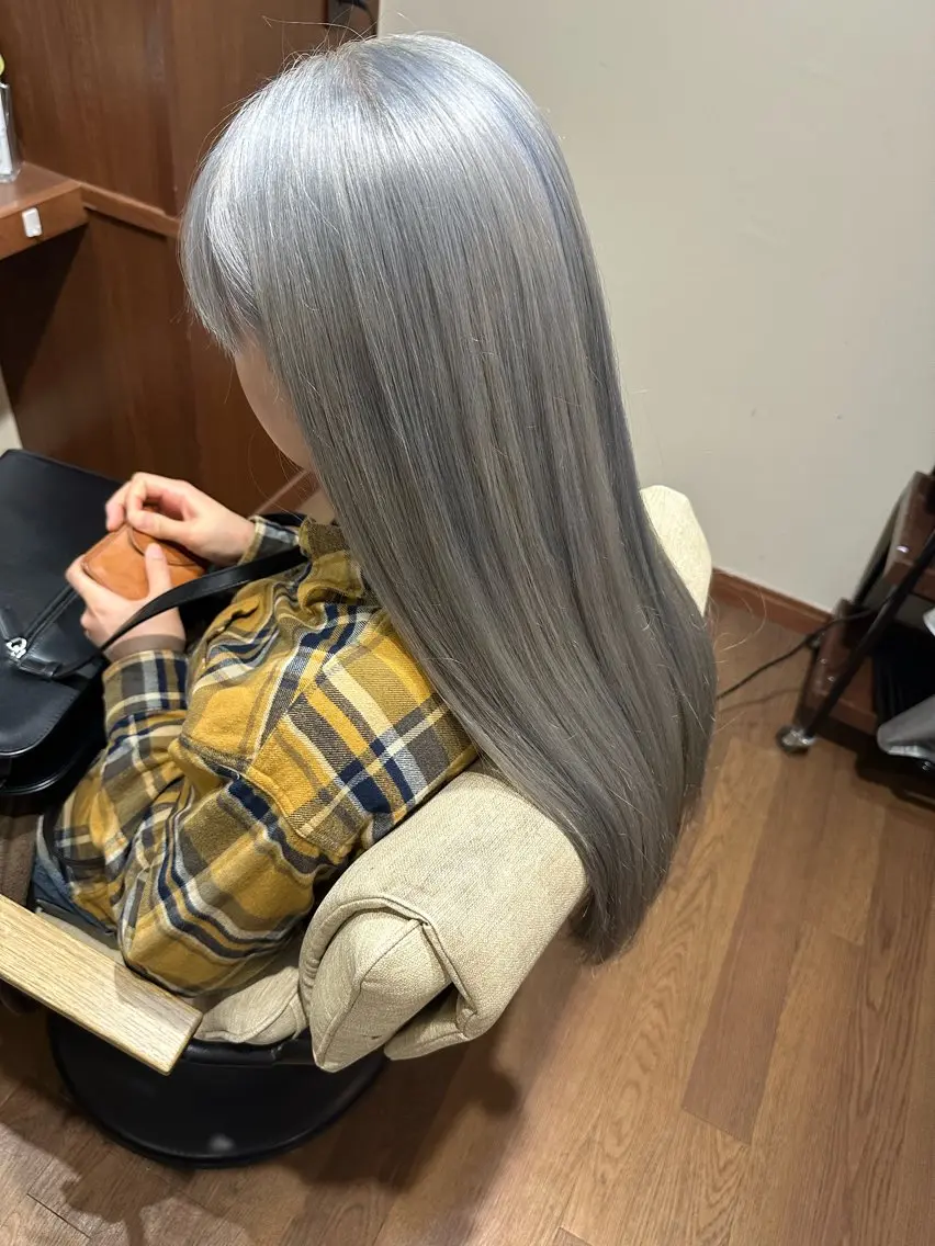 ロング カラー ヘアカラー トリートメント RINA .のヘアスタイル