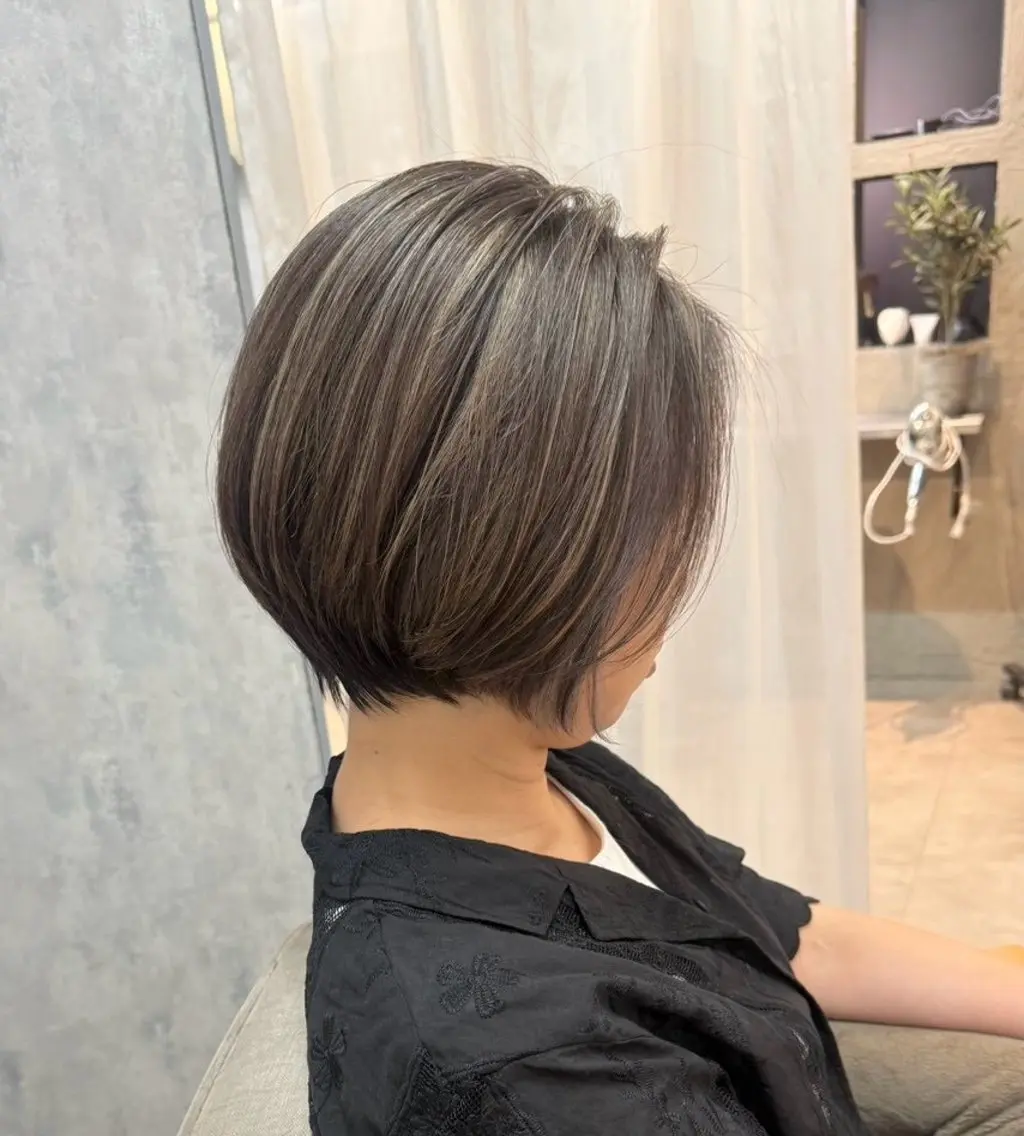 ショート カラー 丸みショート ハイライトカラー ハイライト ショートヘア ショート/レイヤー/ ヘアセットのヘアスタイル