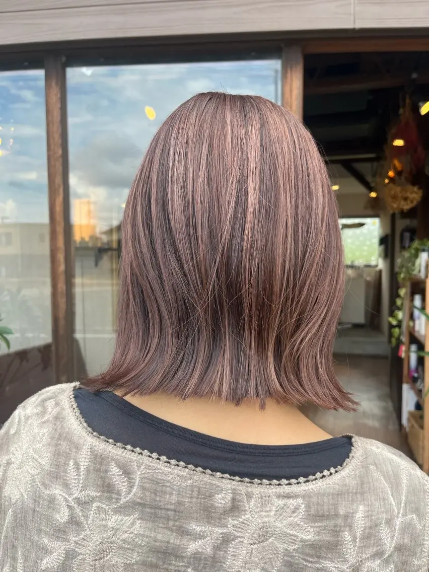 ミディアム ピンクブラウン ボブ ハイライト カット ヘアカラー トリートメント . Lｉｅのヘアスタイル