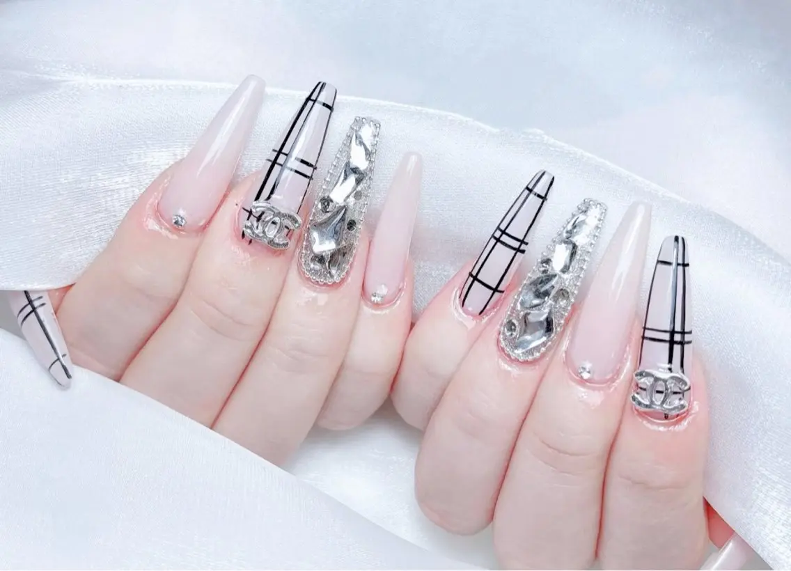【Hand】チップ長さだし　ワンホンネイルの写真