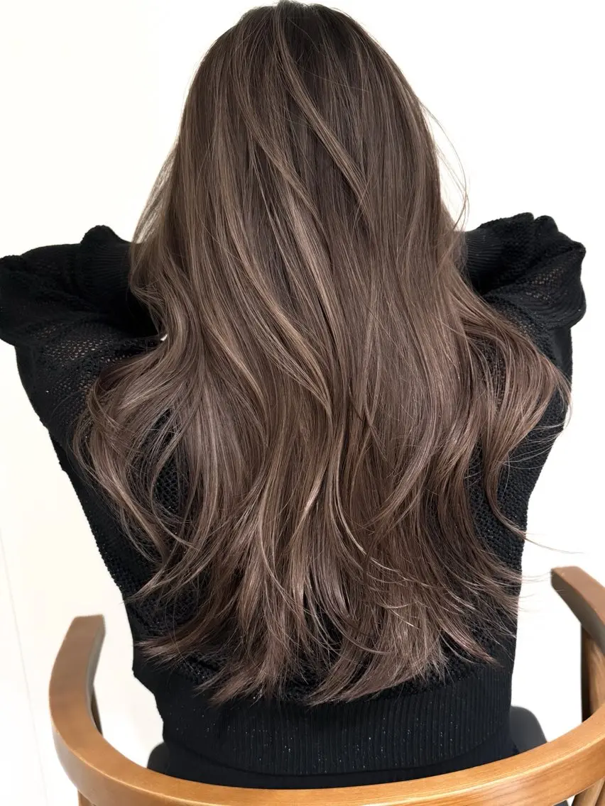 ロング カラー グレージュ ハイライトカラー ハイライト レイヤーカット ✨小顔顔まわり✨ サイトウ　アツキのヘアスタイル