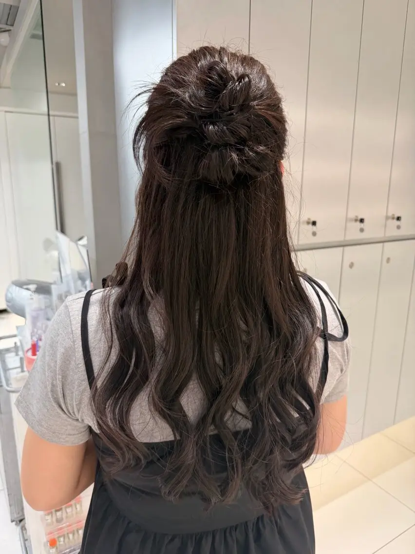 ヘアアレンジ ハーフアップ 結婚式・ブライダル ヘアセット ヘアセット🎀耳つぼ 👂💎MONAMIのヘアスタイル