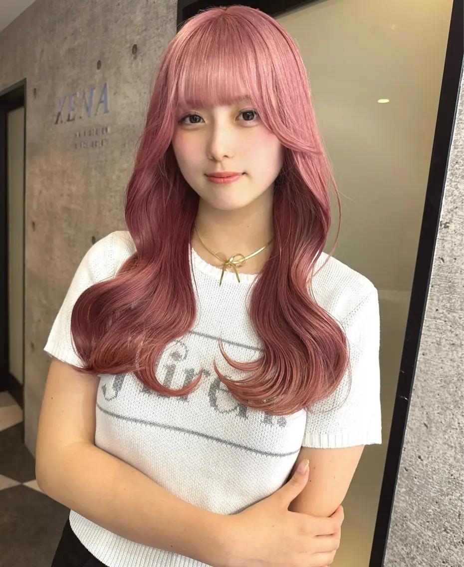 ロング カラー ピンクカラー GEM YURI ハイトーンカラーのヘアスタイル