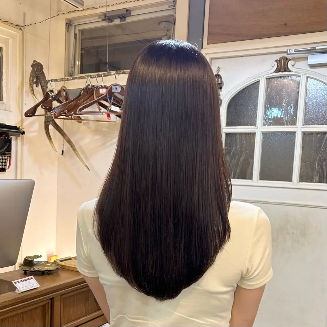 セミロング レイヤーカット カット BRITS 渡辺 菜々子のヘアスタイル