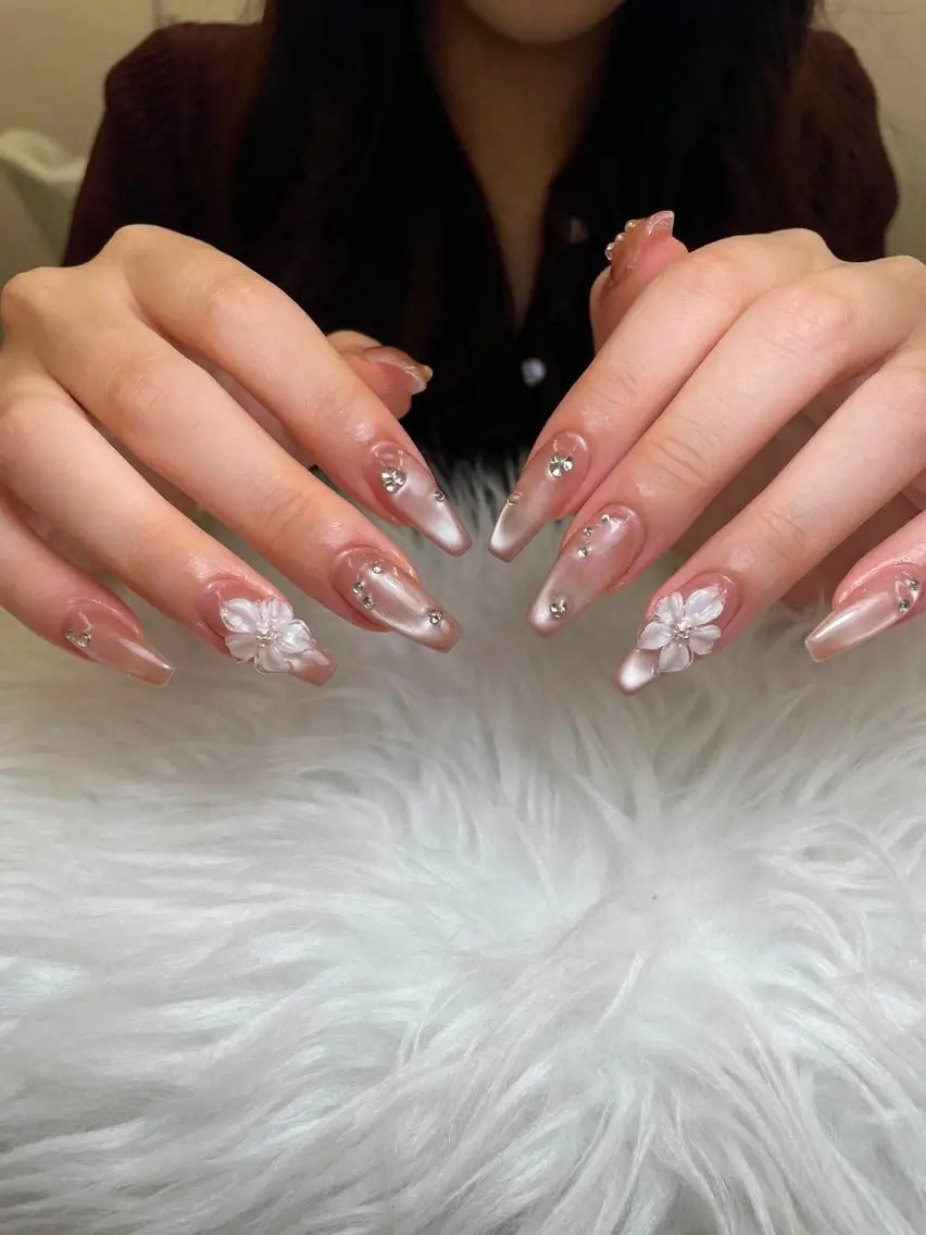 ネイル チークネイル ドット フレンチネイル グラデーション 韓国ネイル ハンドネイル Lisa Nail Salonのネイルデザイン