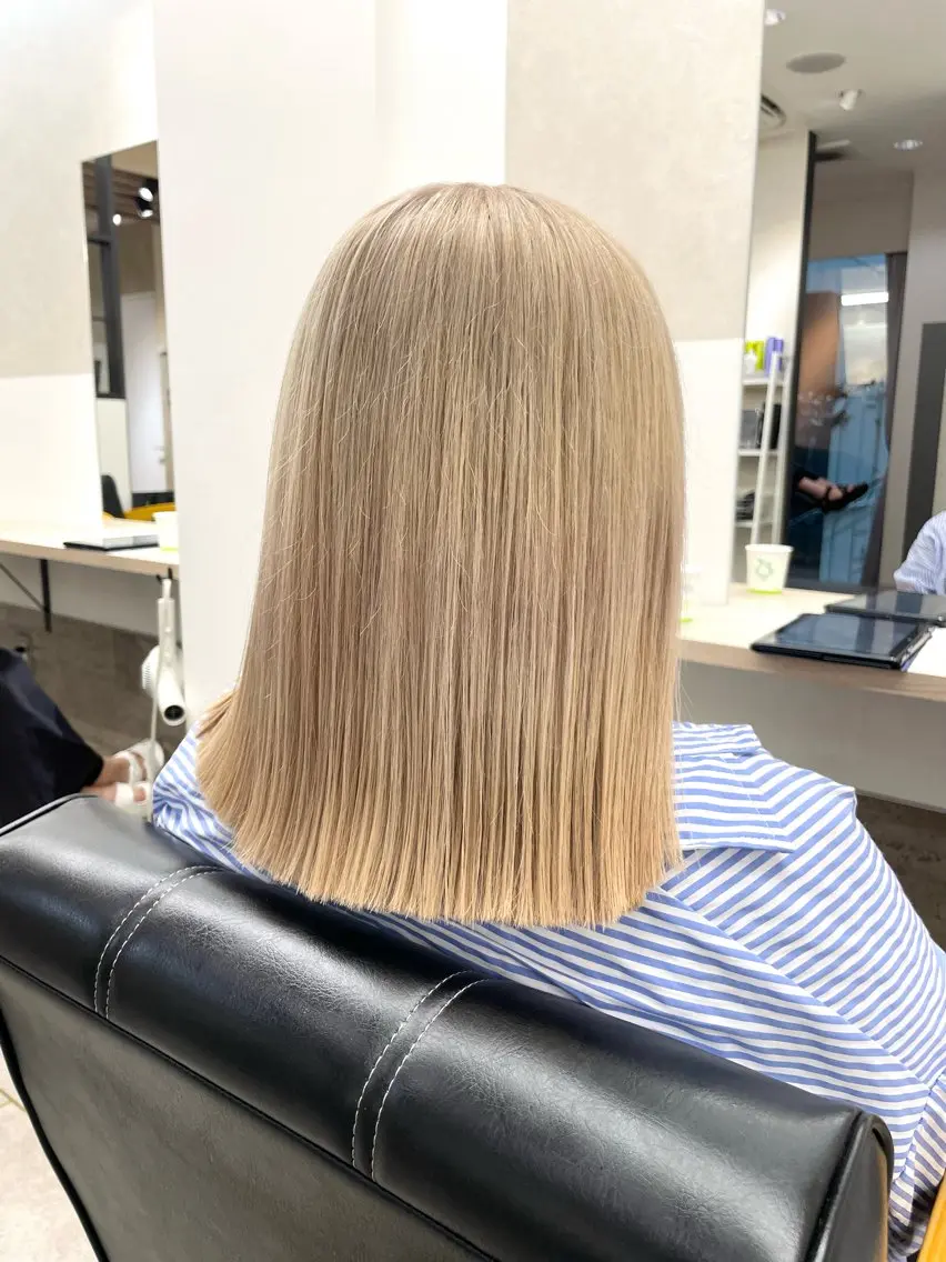 ミディアム カラー ベージュカラー ホワイトベージュ ヘアカラー トリートメント ブリーチ有無Wカラー メンズパーマ大成のヘアスタイル