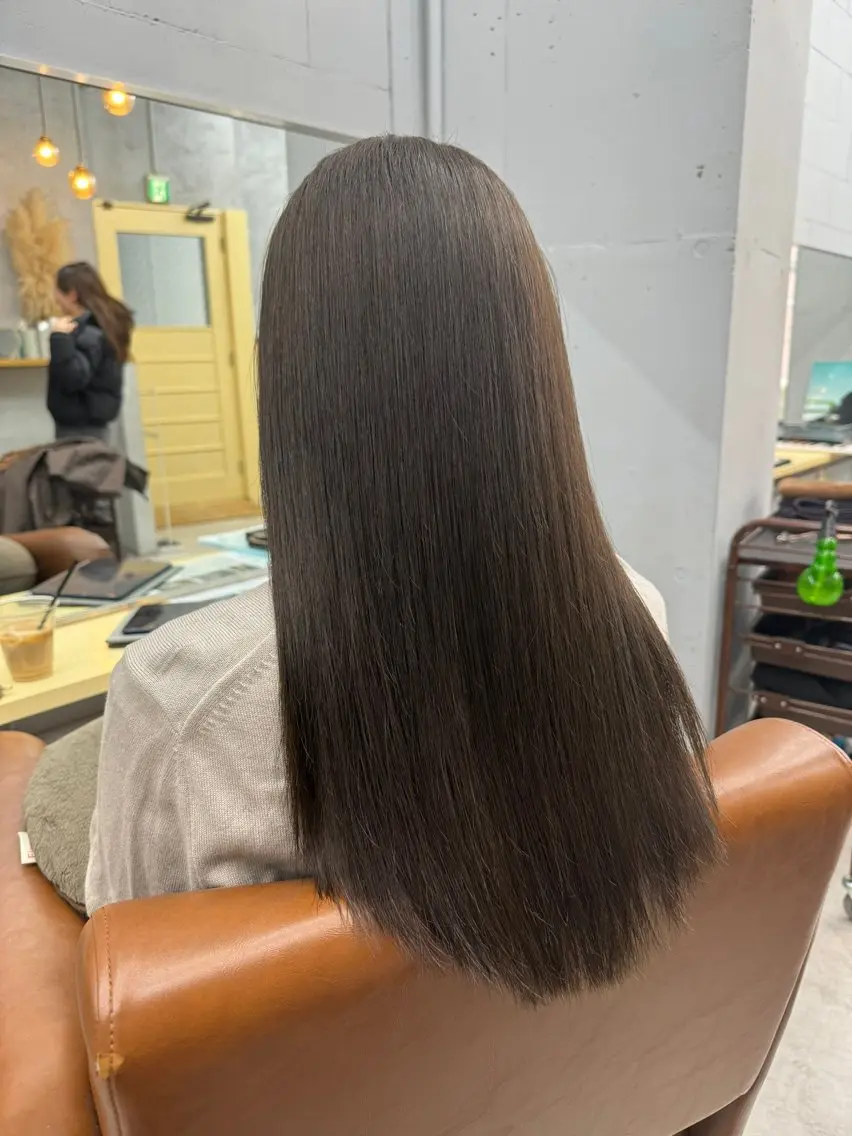 ロング カラー グレージュ オリーブグレージュ オリーブグレー wehlen_ keisukeのヘアスタイル