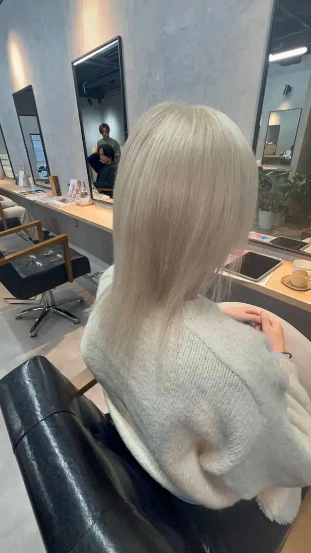セミロング カット ヘアカラー トリートメント motoトップカラー リスト/ブリーチカラのヘアスタイル