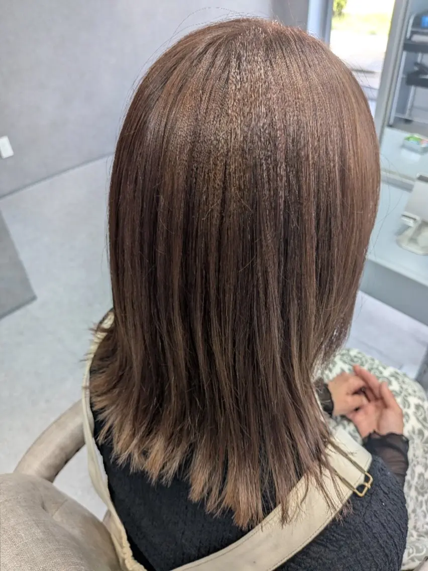 ミディアム ARCANA 鴨井　絵利子のヘアスタイル