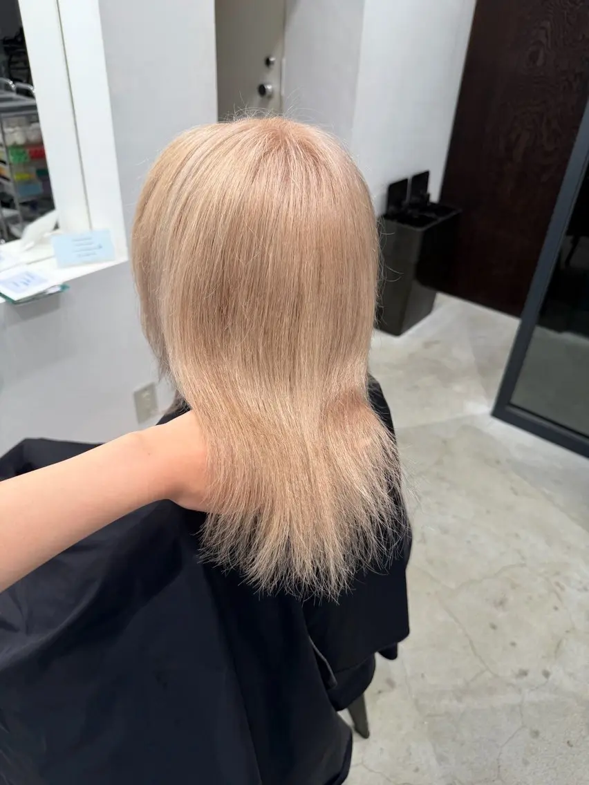 ミディアム カラー 萩原 紗妃のヘアスタイル