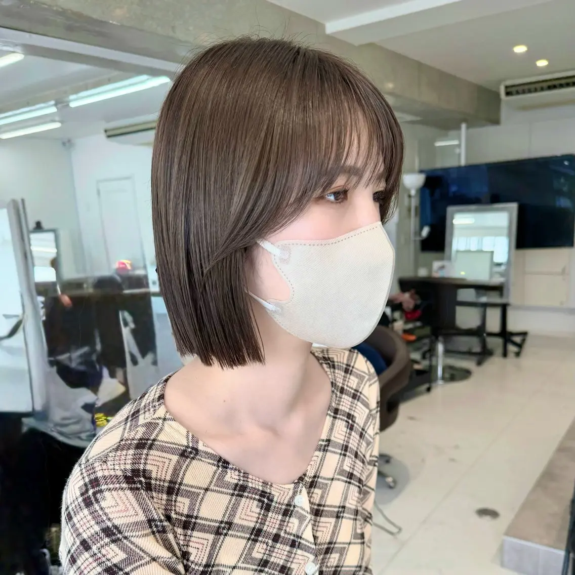 ミディアム カラー アッシュ ベージュカラー 透明感カラー ボブ カット ヘアカラー トリートメント 会田有紀 /切りっぱなしボブのヘアスタイル