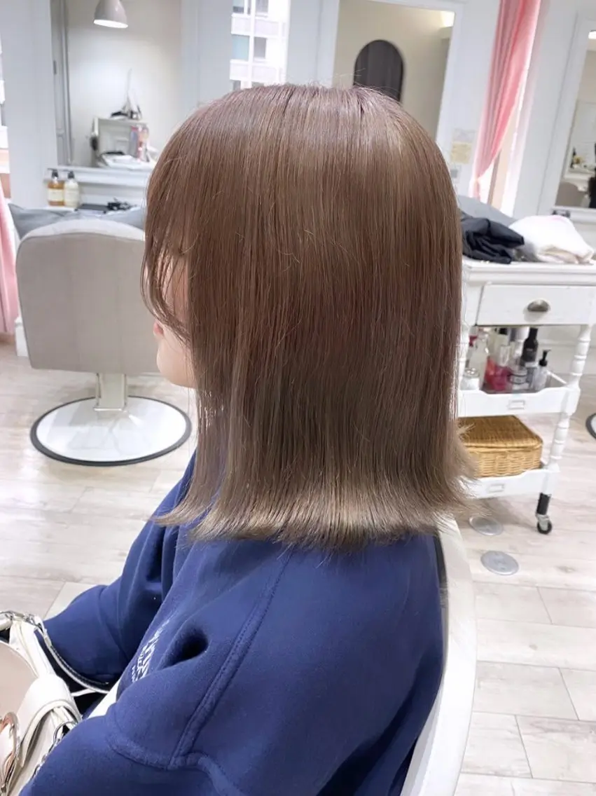 ミディアム カラー ベージュカラー ブリーチ ラベンダーカラー ラベンダーベージュ カット ヘアカラー トリートメント 暖色カラー✨️ 門内 梨真のヘアスタイル
