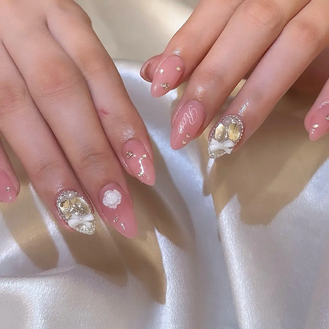 ネイル シュシュ 🎀 girly nailのネイルデザイン