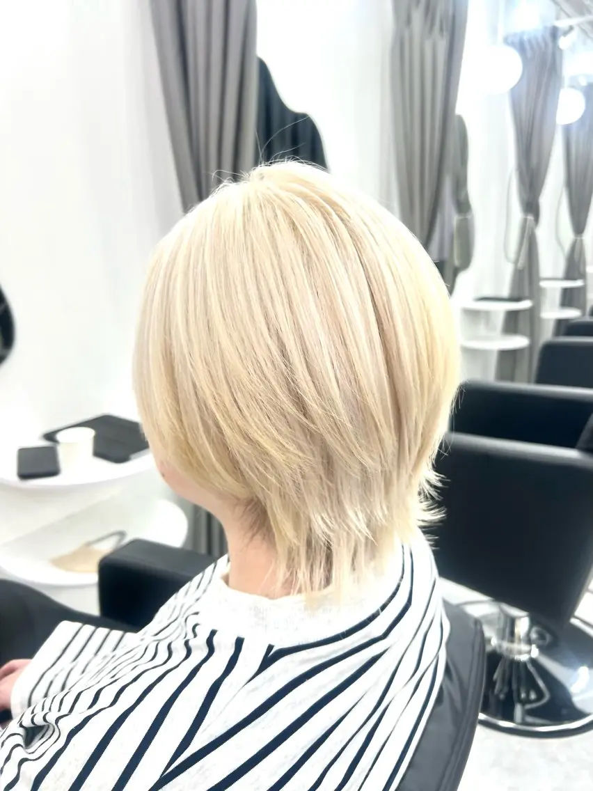 カラー ブリーチ ブロンド ヘアカラー あやめ🪽 オリーブ/ハイトーンのヘアスタイル