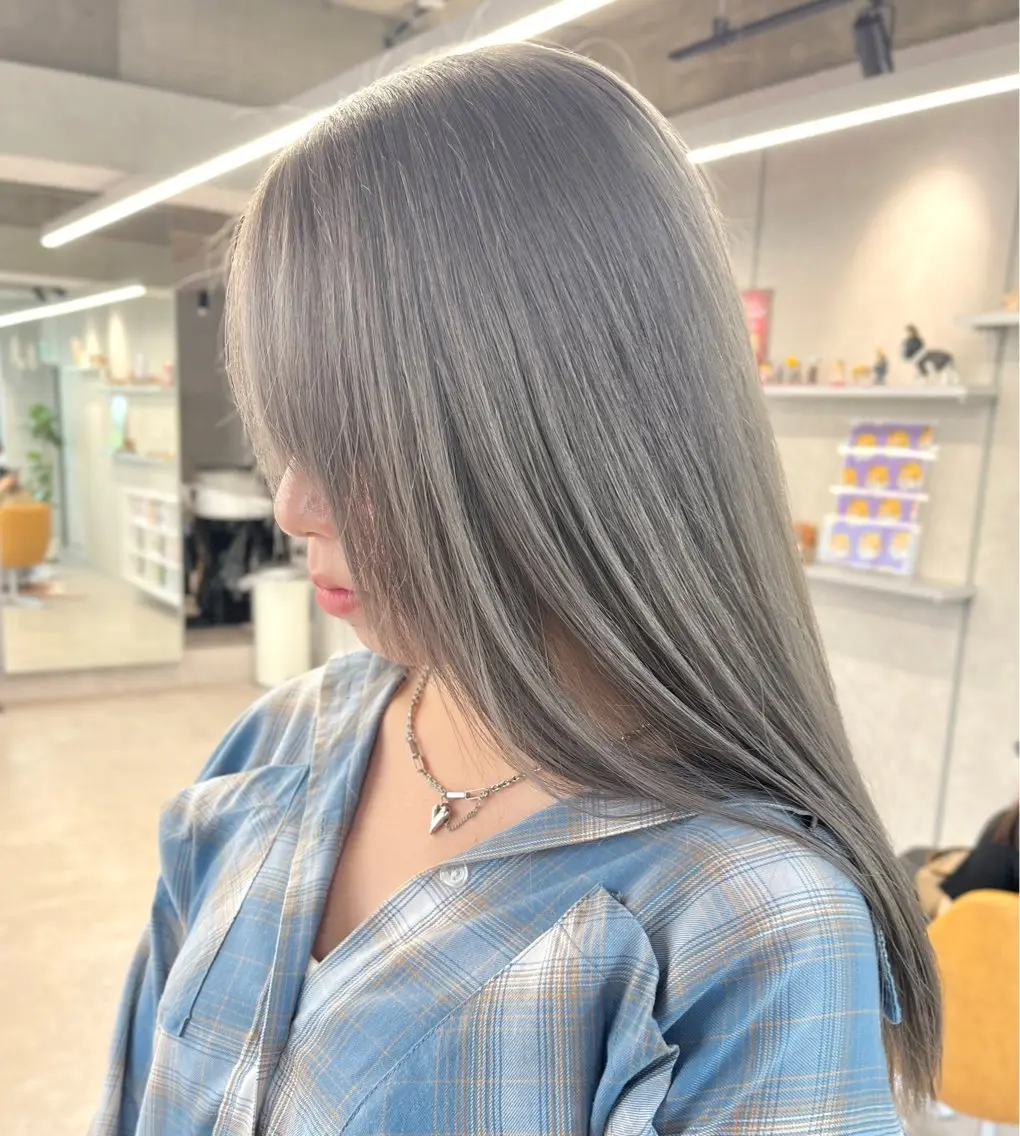ロング カラー ブリーチ グレージュ Abe yuyaのヘアスタイル