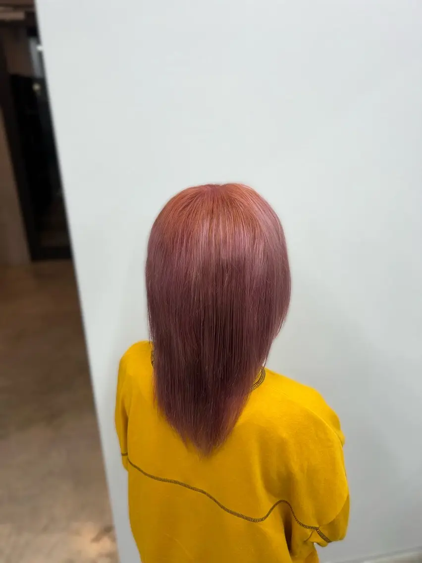 カラー ブリーチ ピンクカラー 平野 実優のヘアスタイル