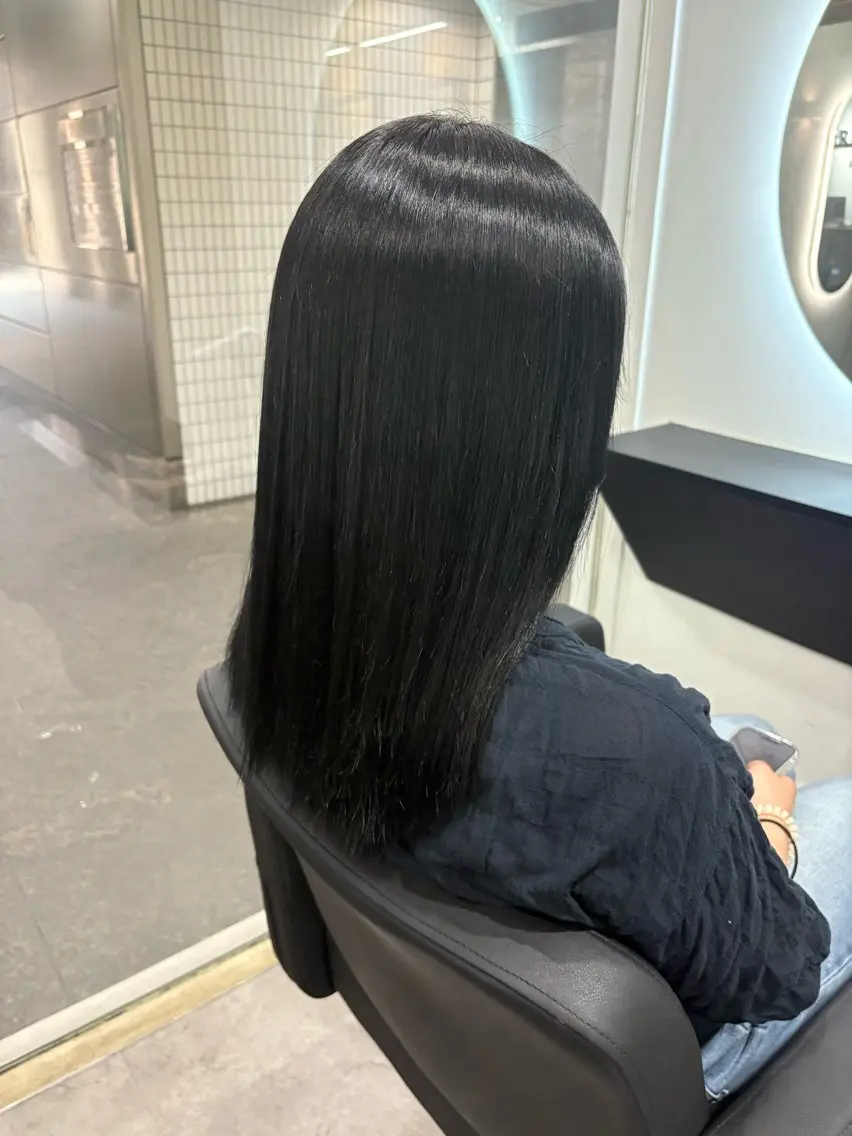 セミロング カラー アッシュ ブルーカラー 透明感カラー 臼井 いづみのヘアスタイル