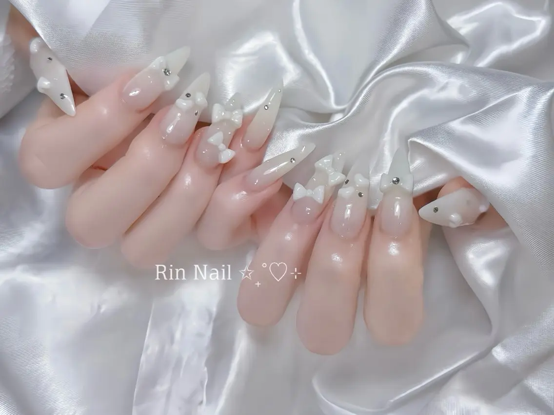 ネイル オーロラネイル チークネイル 桜ネイル クリアネイル ドット ハンドネイル Rin Nail 新大久保店のネイルデザイン