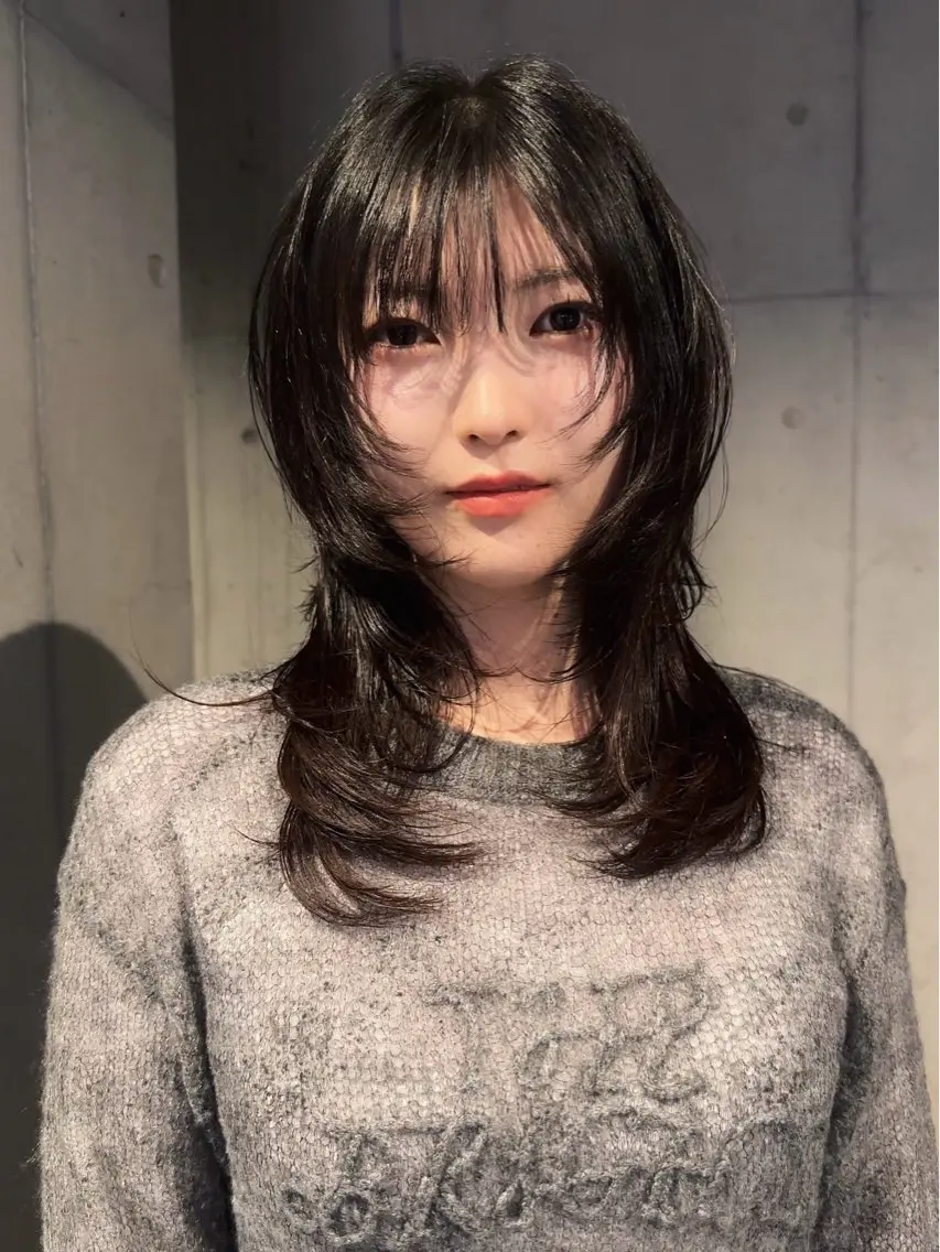 ミディアム カラー 顔まわりレイヤー ハッシュカット レイヤーカット ウルフカット カット ヘアカラー 似合わせウルフ/ レイヤー/山本祐輔のヘアスタイル