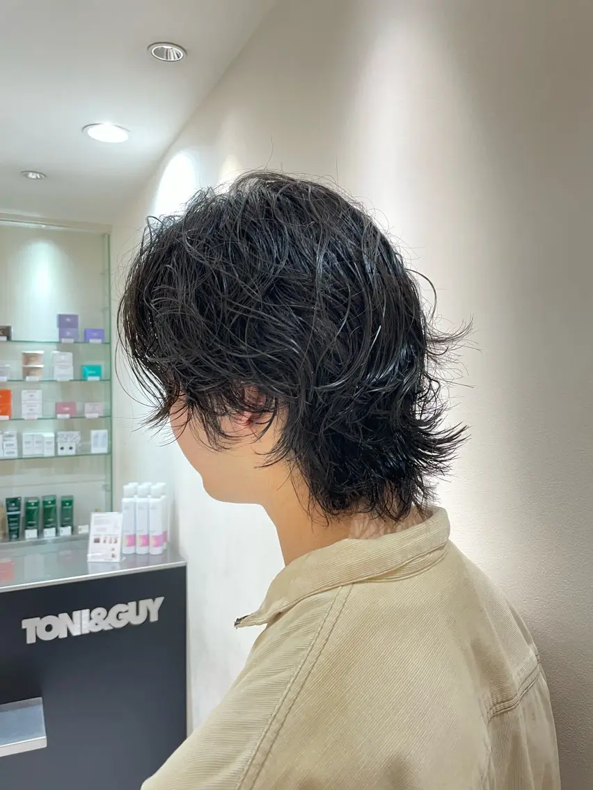 ショート パーマ 岡本七星/ショート、 メンズカット特化のヘアスタイル