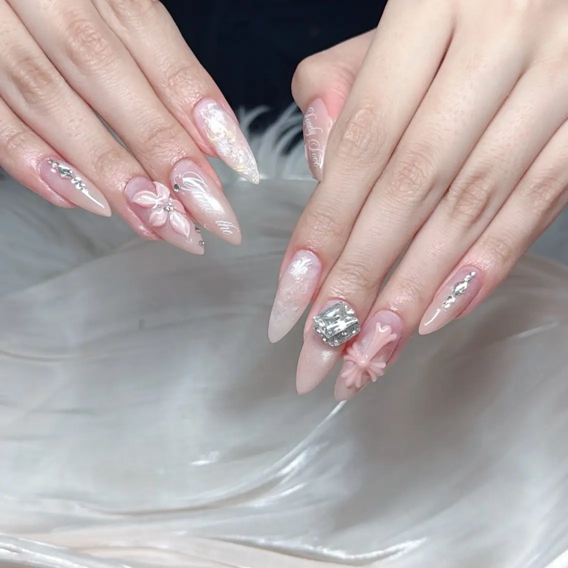 ネイル ハンドネイル &ME Mikoのネイルデザイン