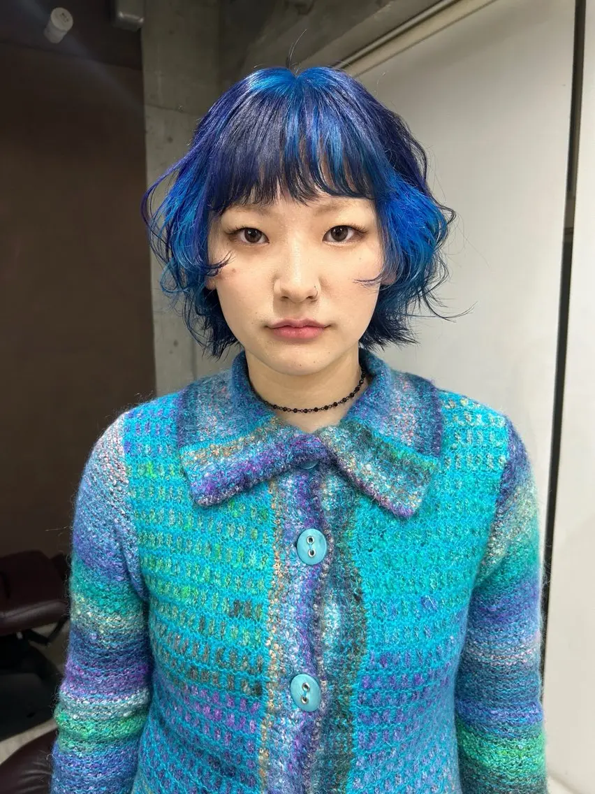 ショート ヘアカラー Hiyo 外国人風くせ毛パーマのヘアスタイル
