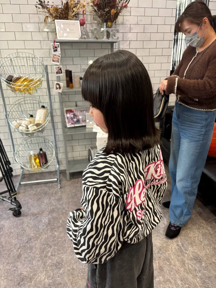 ミディアム カット 友滝 真菜美のヘアスタイル