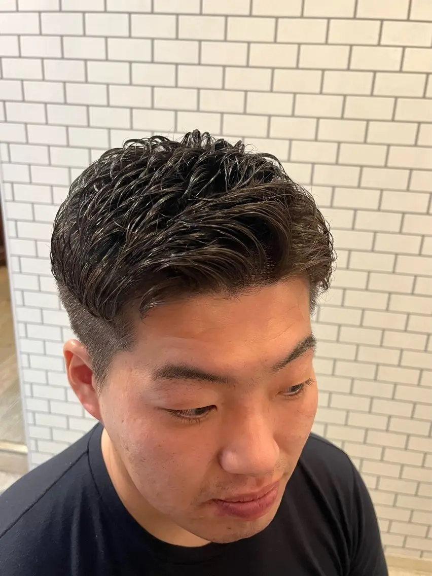 ショート クボタ マコトのヘアスタイル