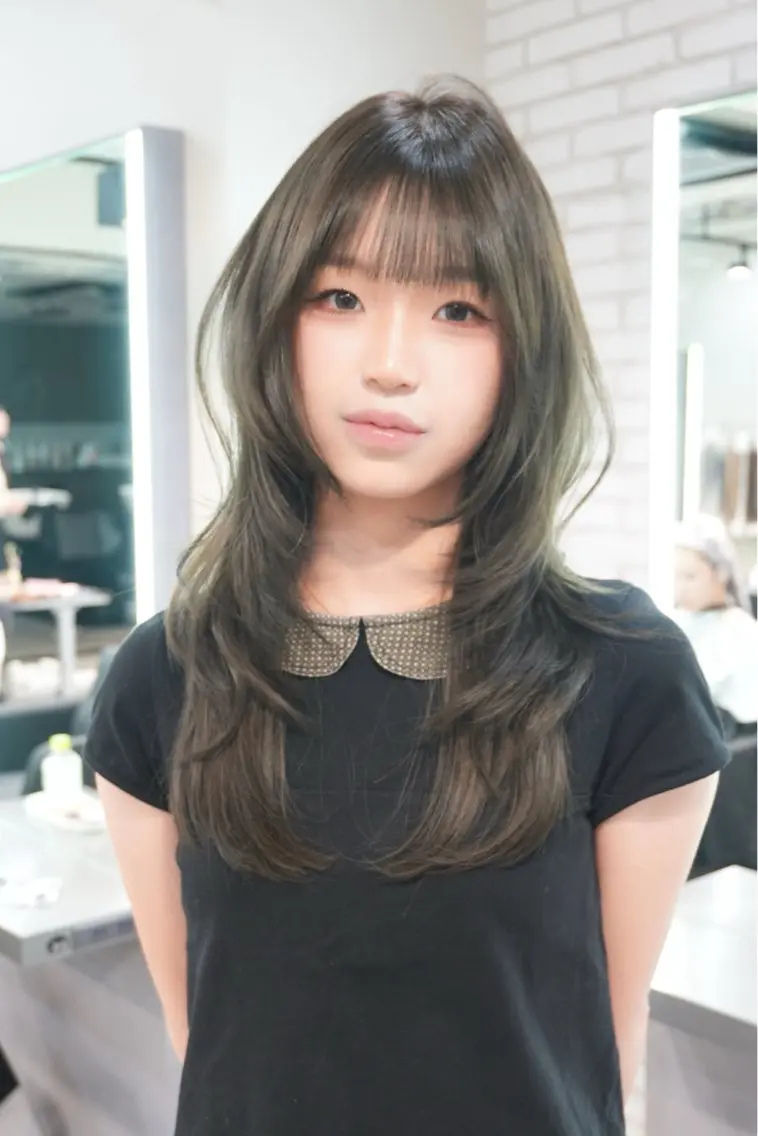 ロング カラー ブリーチ ダブルカラー グレージュ ミント ブリーチなしカラー ヘアカラー Airi 韓国y2k ハイレイヤーのヘアスタイル