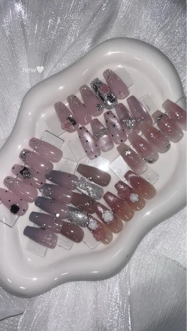 ネイル ハンドネイル EmaNail🎀 Haaruのネイルデザイン