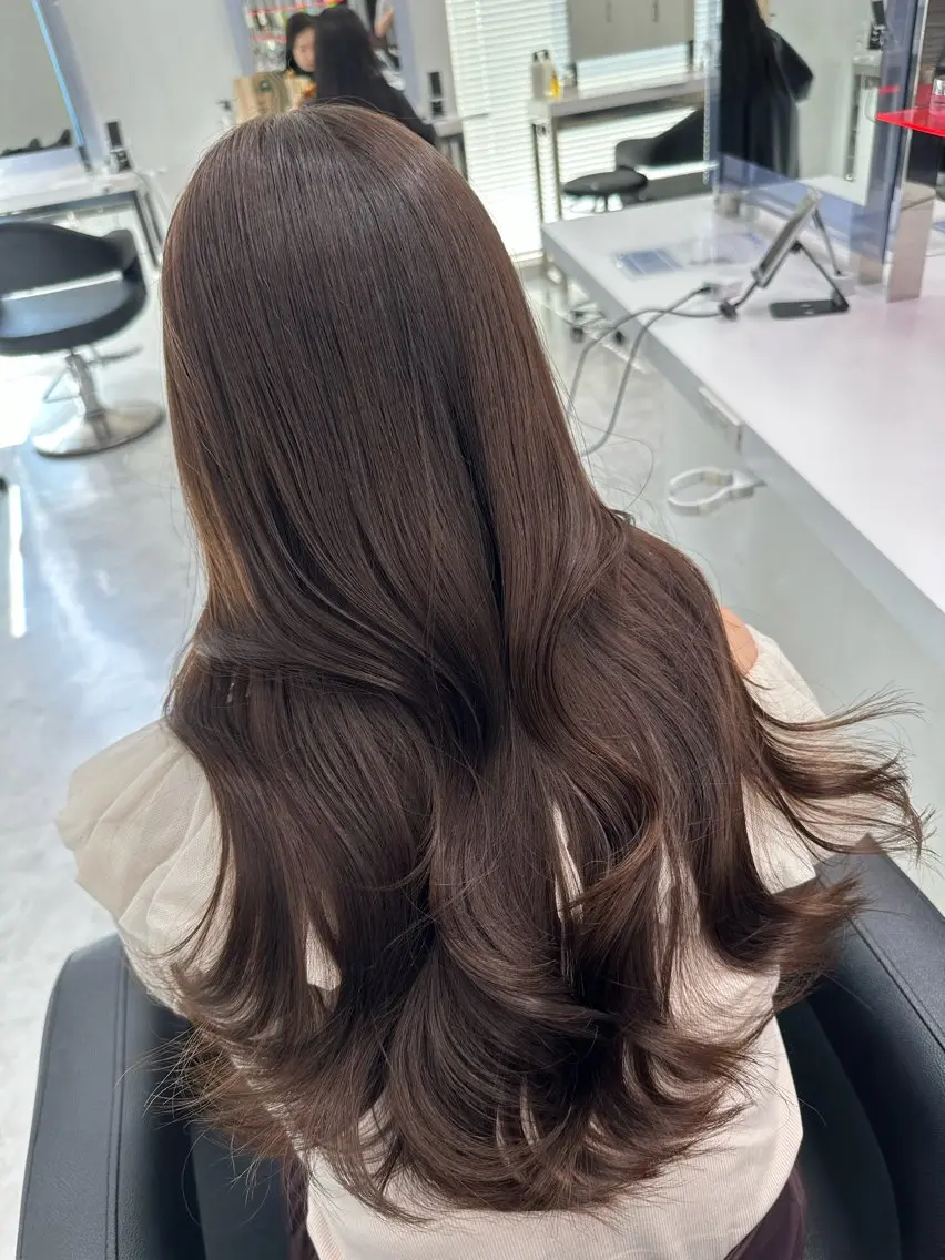 ロング アッシュ チョコレートブラウン 韓国風カラー ピンクブラウン 髪質改善 ヘアカラー トリートメント 🤎MISAKI 艶髪カラー🤎のヘアスタイル