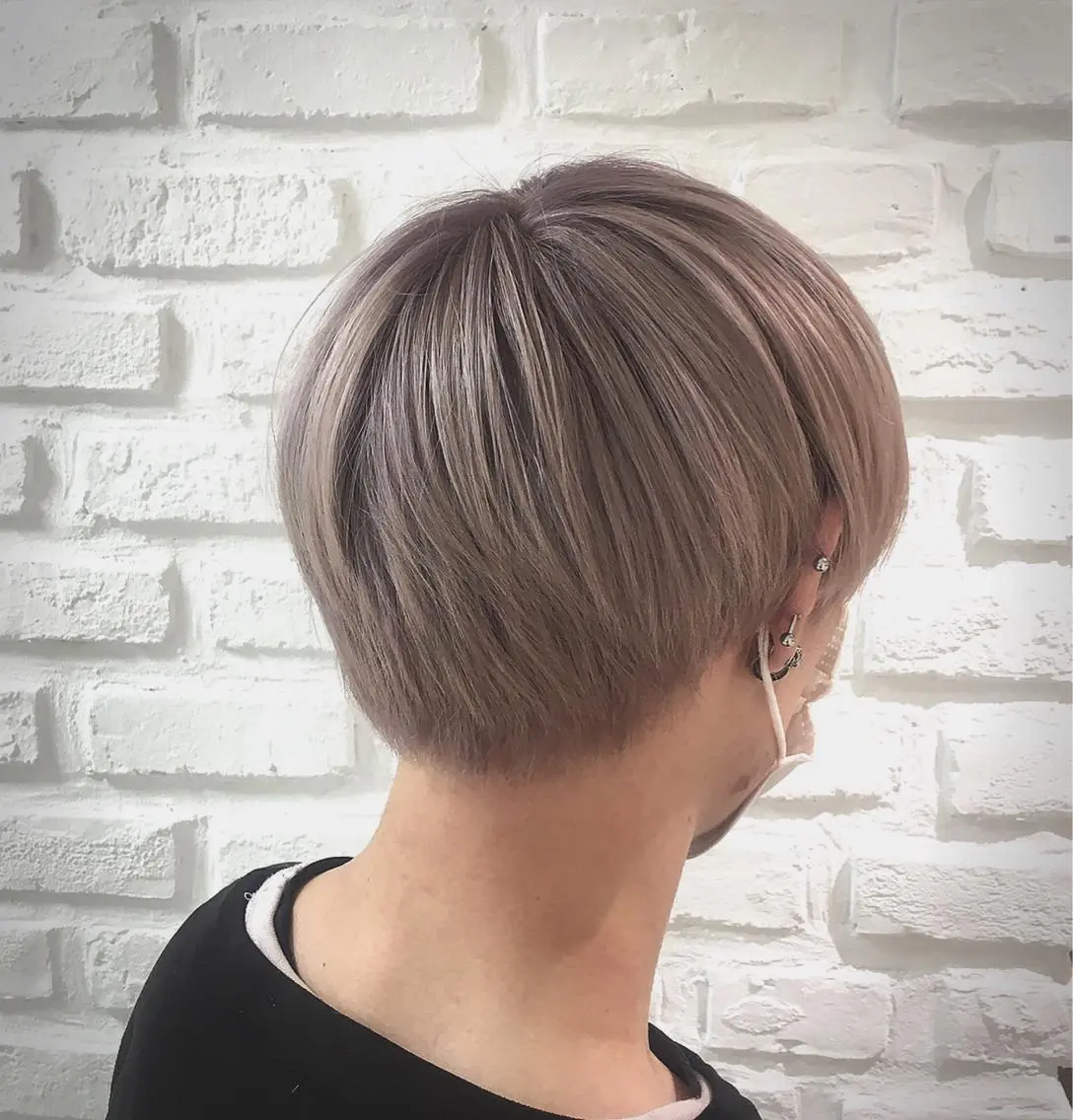 ショート カラー メンズ メンズブリーチ マッシュ ブリーチ シルバー ショートヘア カット ヘアカラー トリートメント 【髪質改善】 kasumi🌷🌷のヘアスタイル